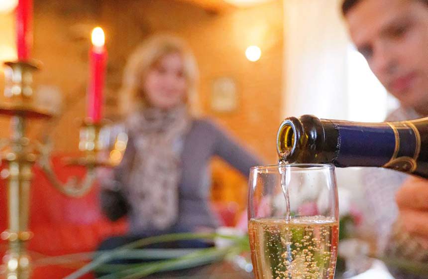 Dîner aux chandelles et champagne : so romantic !