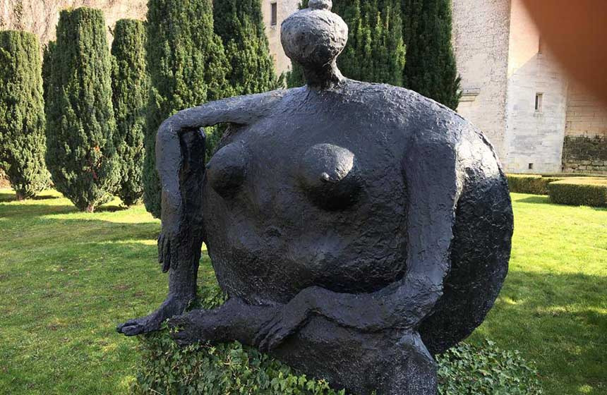 Les statues contemporaines de Bourdelle dans le parc du Donjon de Vez