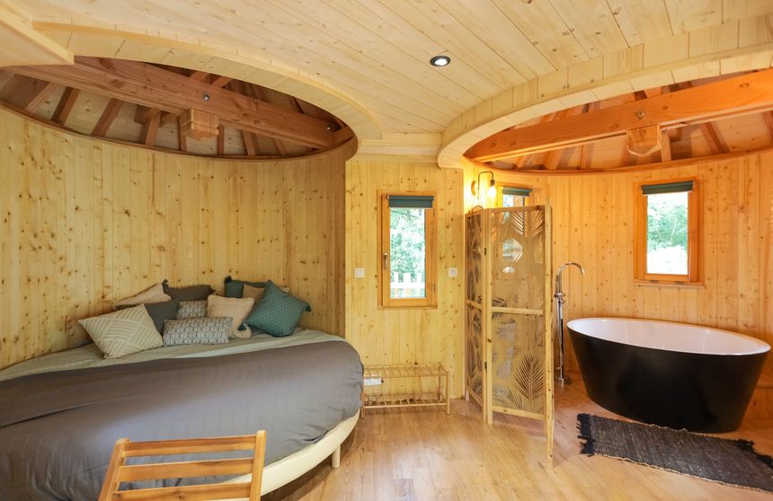 La cabane du lac avec lit et baignoire ronds - Domaine Natureza