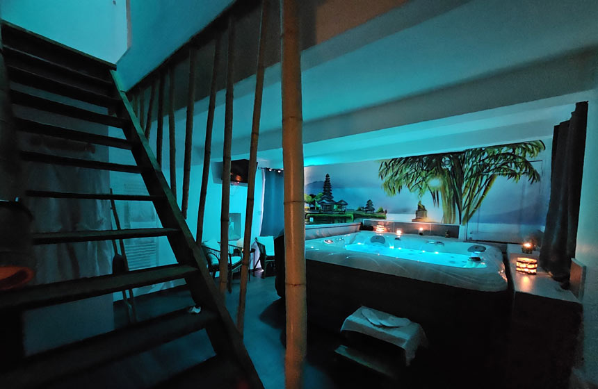 Loft Bali avec spa privatif chez Escale Suite & Spa à Cahon