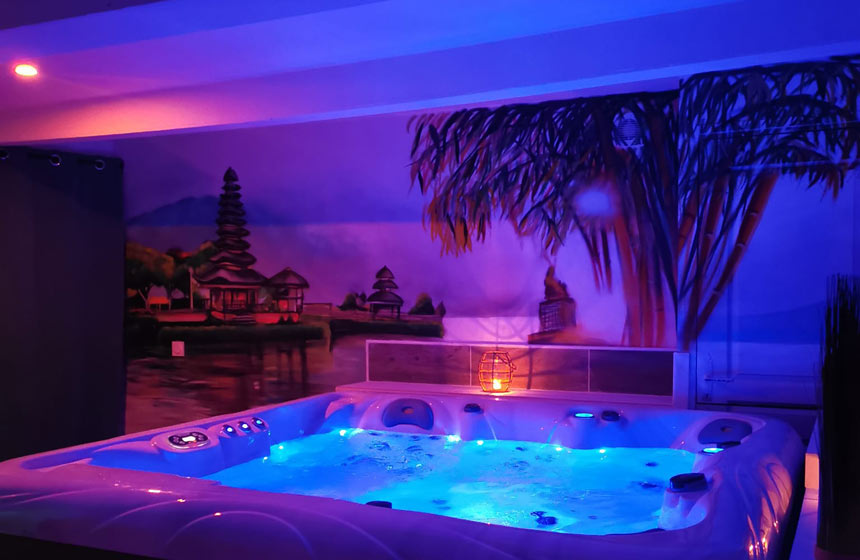 Le spa privatif dans le loft Bali chez Escale Suite & Spa à Cahon
