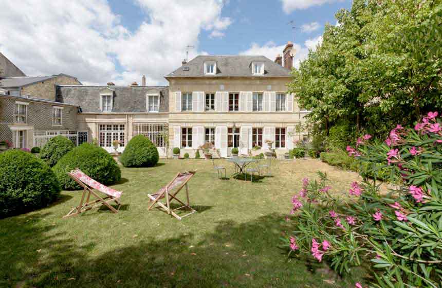 Chambres d'hôtes Du Palais au Jardin - Installez vous dans les transats et profitez du jardin - Compiègne