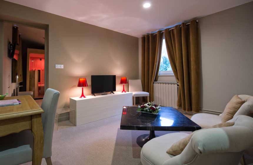 3 espaces spacieux composent les 45m² de votre suite - Hôtel La Terrasse Douai