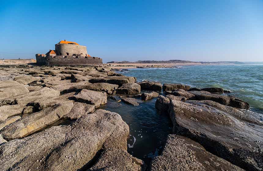 Ambleteuse : le fort Vauban posé au bord de la mer