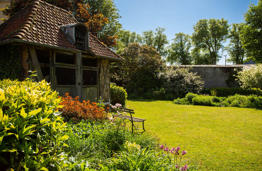La maison d'hôtes Au Jardin des deux ponts à Abbeville et son grand jardin