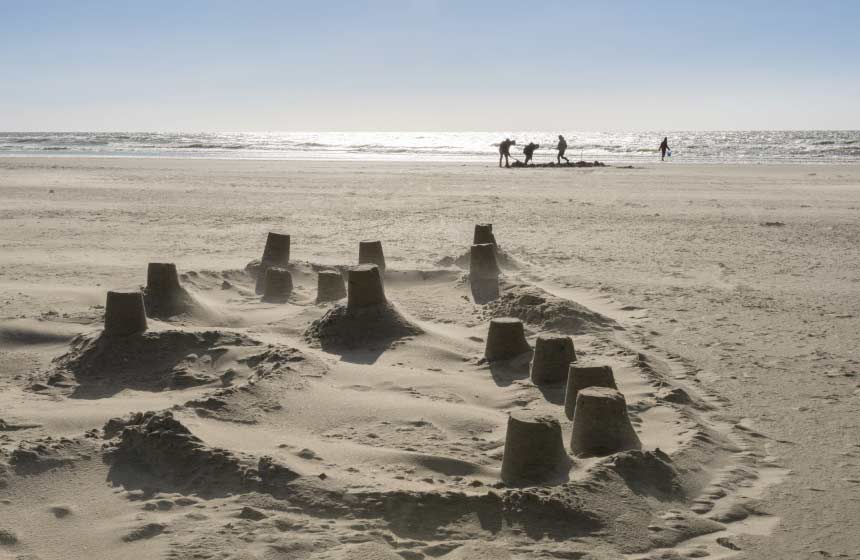 Châteaux de sable sur la plage