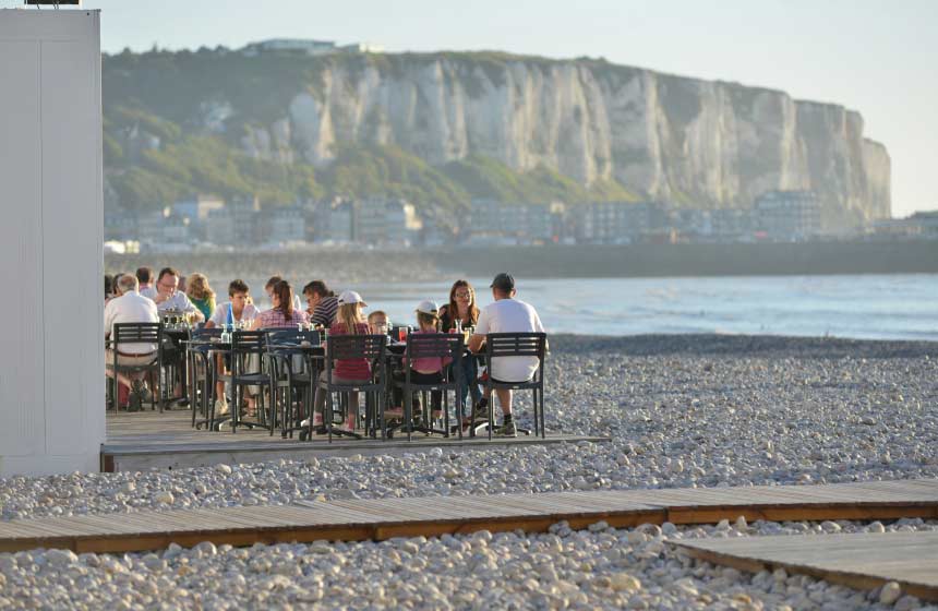 Déjeuner ou dîner en bord de plage aux Mouettes à  Mers-les-Bains