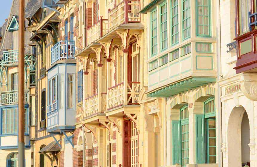 Les façades colorées de villas de Mers-les-Bains