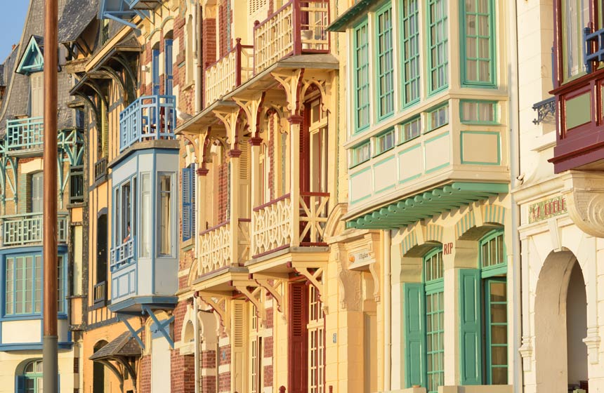 Façades colorées des villas Belle-Epoque de Mers-les-Bains