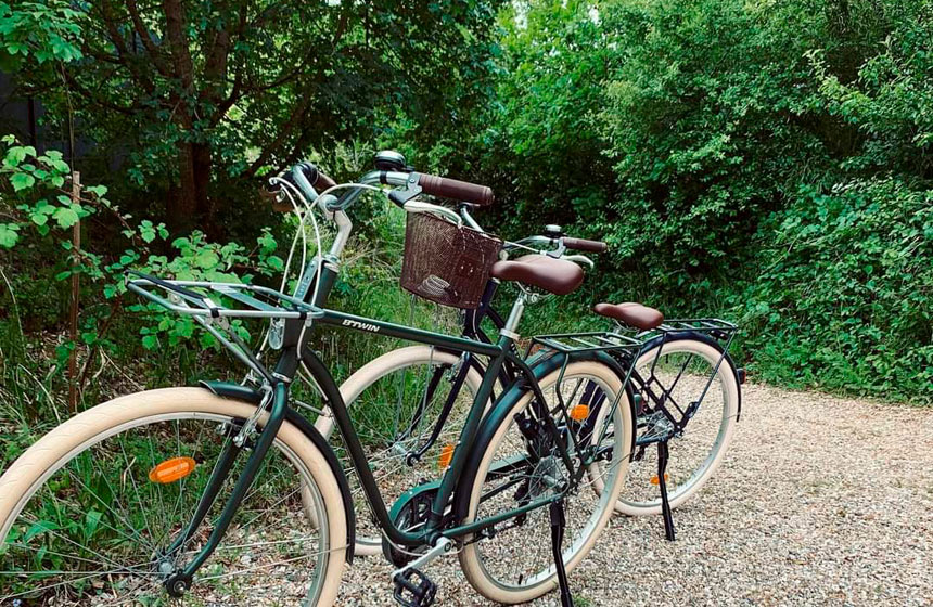 Vélos à disposition aux Nids Sauvages en Baie de Somme