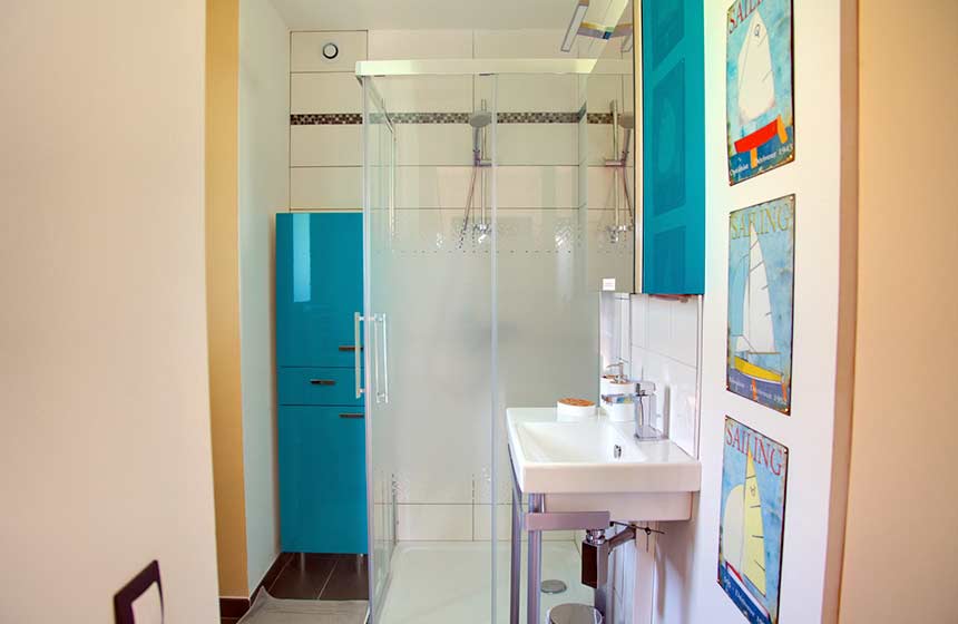 La salle de bain du rez-de-chaussée - Les Bateliers - Bouchain