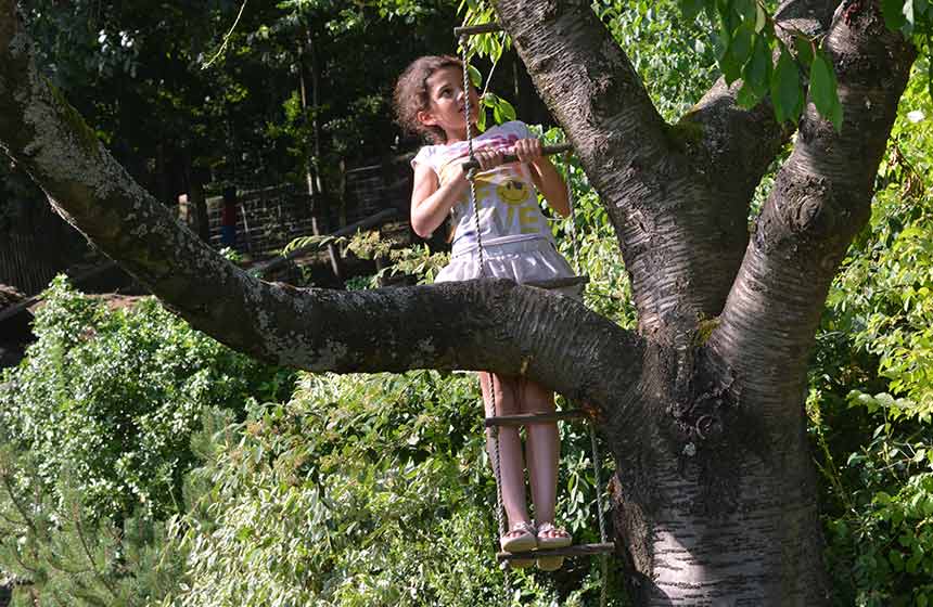 Jardin des Monterelles : balançoires et échelles pour fun au grand air !