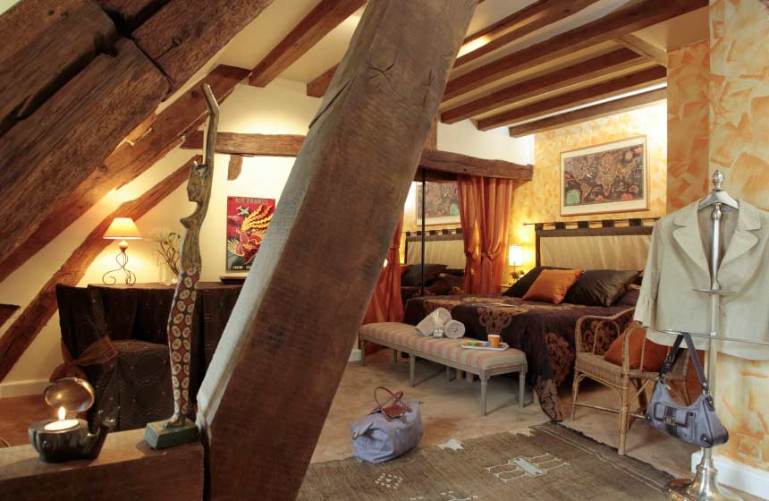 Chambres d'hôtes L'Echappée Belle - Ambiance vagabonde  dans votre chambre aux couleurs chaudes et dynamiques - Cauvigny