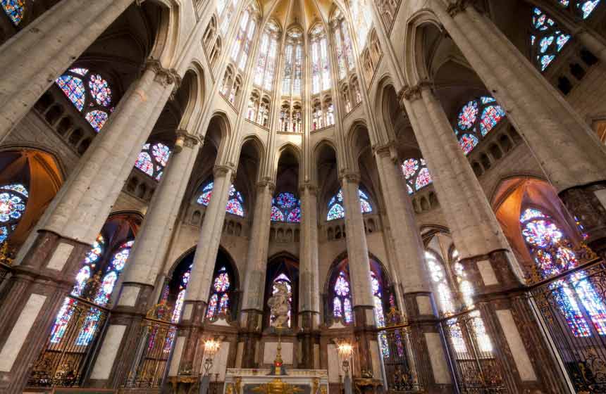 S'étourdir sous les voûtes de la cathédrale la plus haute du monde à Beauvais