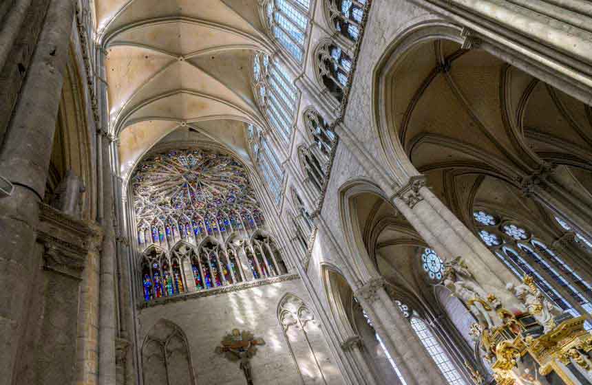 La cathédrale Notre-Dame d’Amiens, 2 fois la superficie de celle de Paris