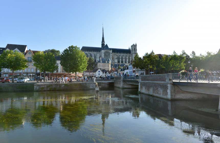 La cathédrale d’Amiens et le canal de la Somme
