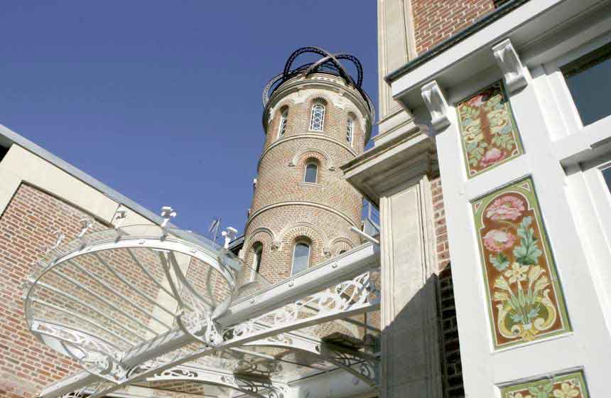 La drôle de maison avec une tour de Jules Verne en centre ville d’Amiens
