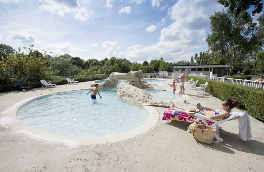 La piscine du camping du Port de plaisance de Péronne