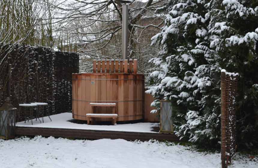 Le bain nordique sous la neige, plus vrai que nature ! Maison de l'Omignon