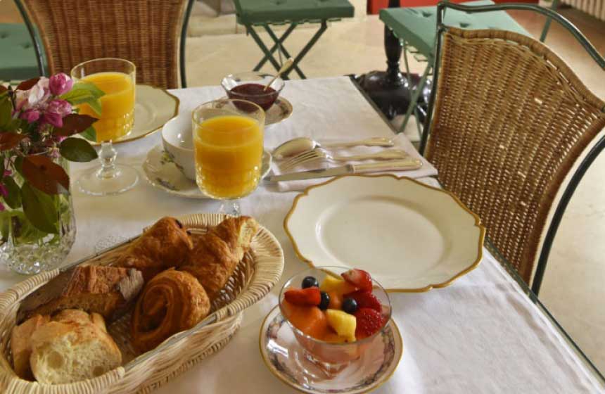 Le petit déjeuner au Château Le Quesnoy, Chevrières