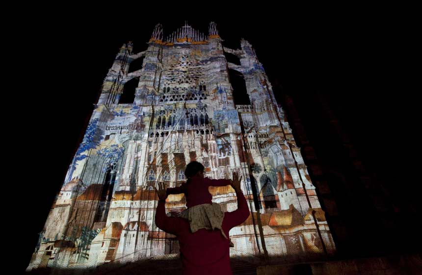 Le spectacle de la Cathédrale de Beauvais illuminée