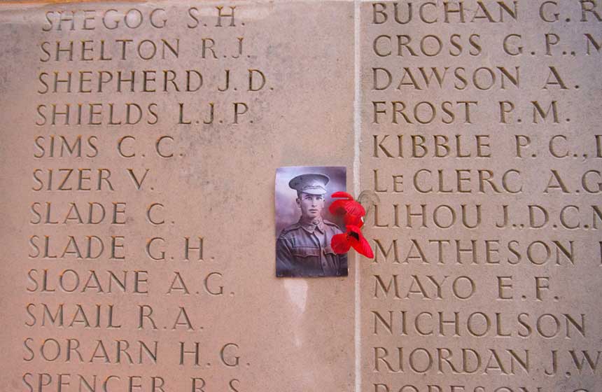 Le mémorial de Villers-Bretonneux et ses noms de soldats gravés