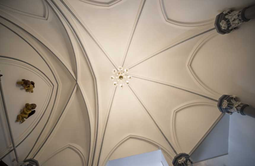 Plafond de la chambre chapelle au Prieuré à Amiens