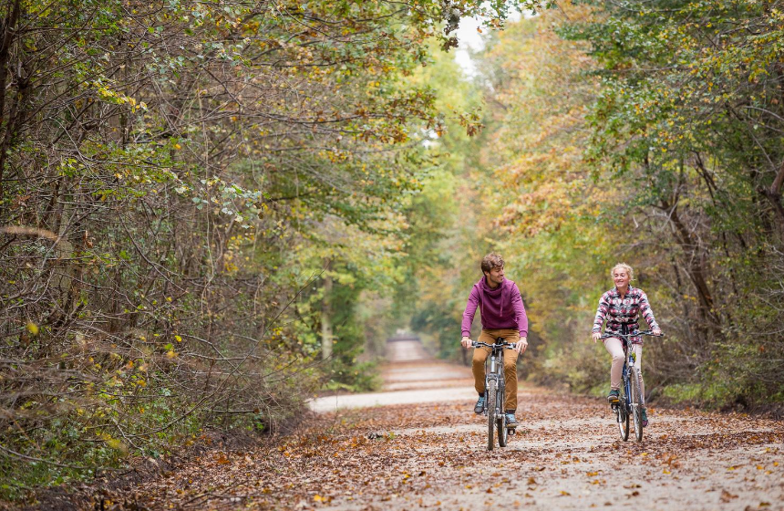Promenade à vélo en forêt de Compiègne, proche du Château Le Quesnoy