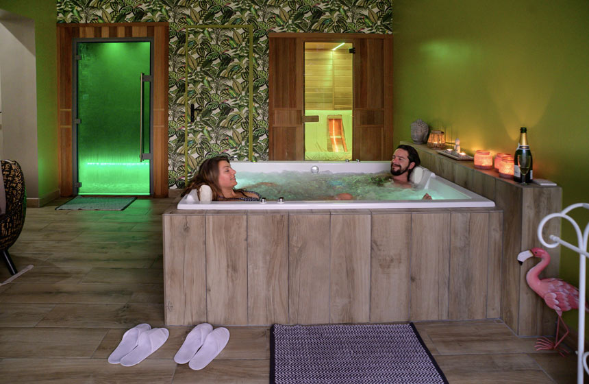 Le spa privatif avec hammam et sauna à La Cour d'Hortense
