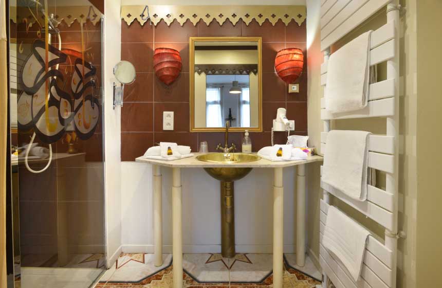 Salle de bain Lawrence d’Arabie Maison d’hôtes Suivez le Lapin Blanc à Saint-Valery-sur-Somme