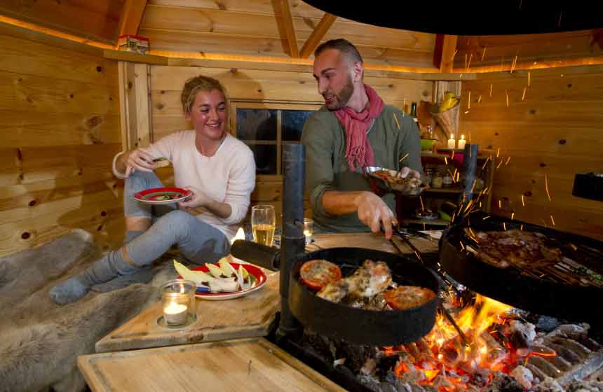 Savourer des grillades dans le chalet finlandais à Vermand - Maison de l’Omignon