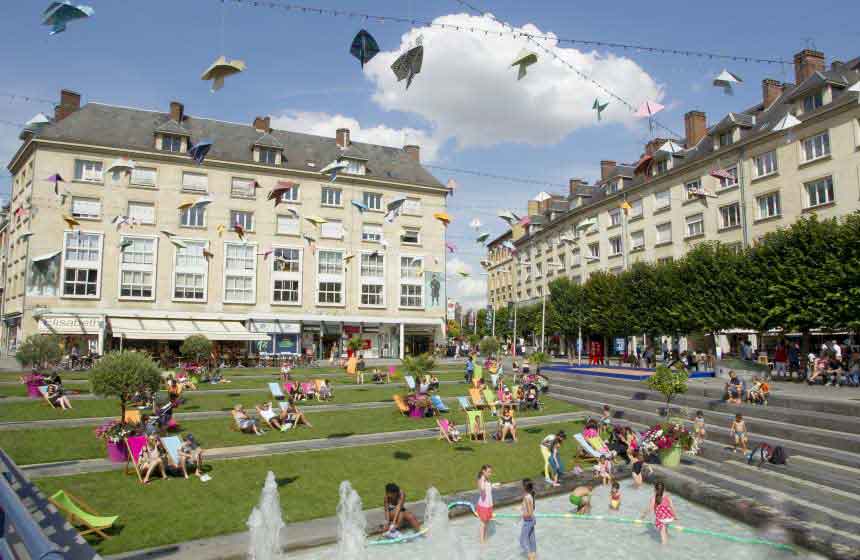 Shopping dans les rues piétonnes d’Amiens et pause les pieds dans l’eau
