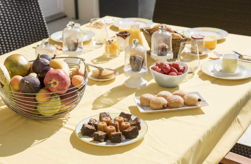 Table du petit-déjeuner de la chambre d’hôtes “Au coeur de Beauvais”