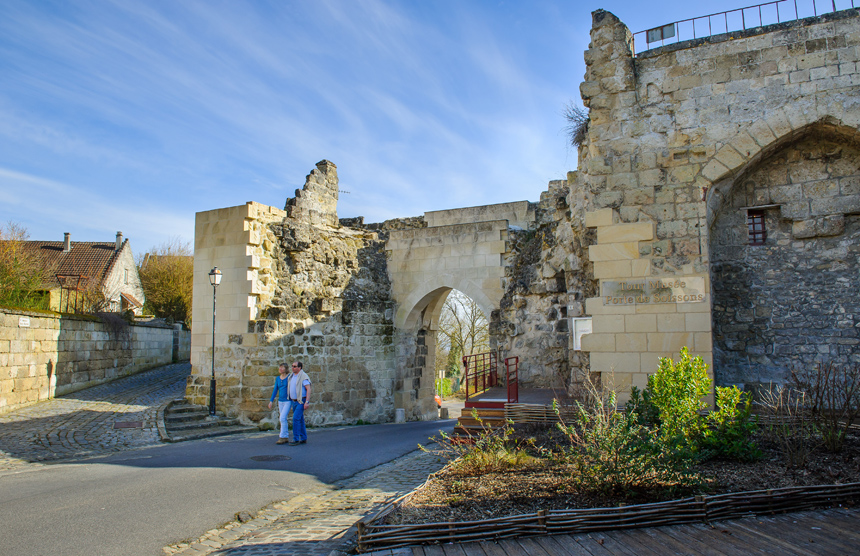 Vestiges du château-fort de Coucy-le-Château-Auffrique