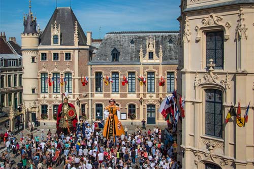 Visiter Douai - Géants - Week-ends Esprit Hauts-de-France