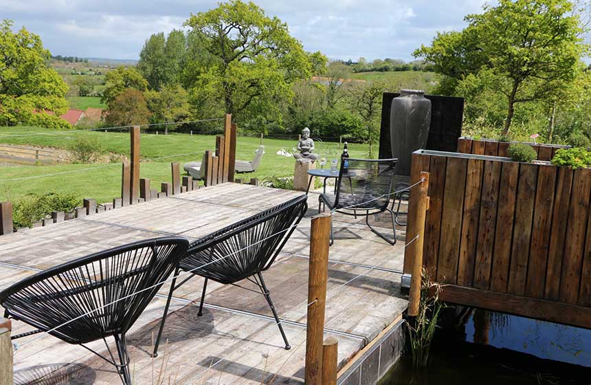 Votre terrasse zen en bois, avec vue sur la campagne