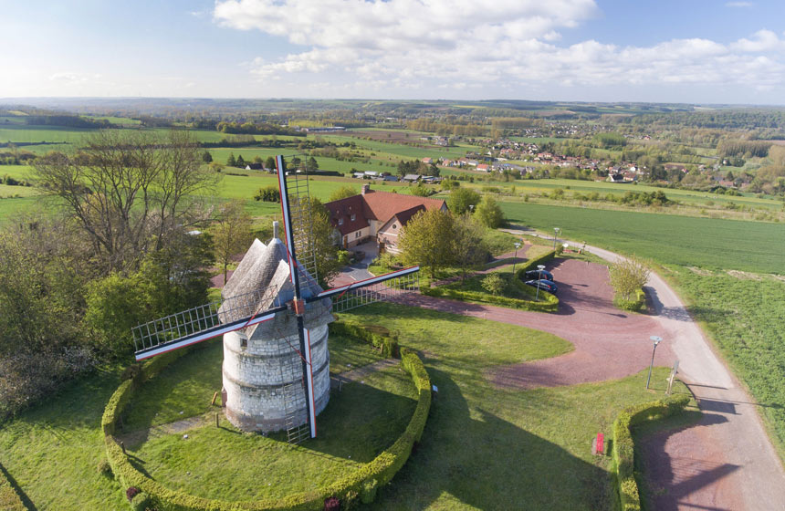 Le moulin de l'Auberge Le Saltimbanque à Eaucourt-sur-Somme