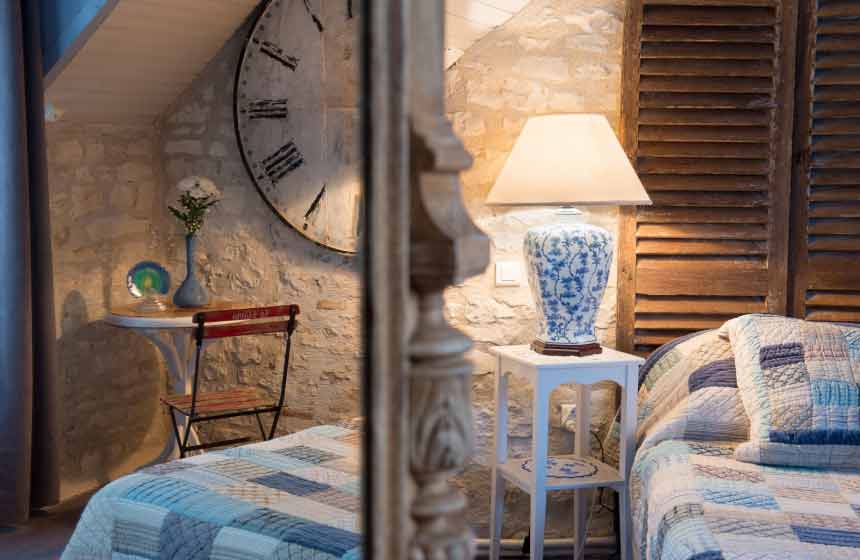 Chambres d'hôtes Grand Logis -  Profitez de votre chambre aux teintes bleutées, dans une style rafinné et fleuri - Marchais