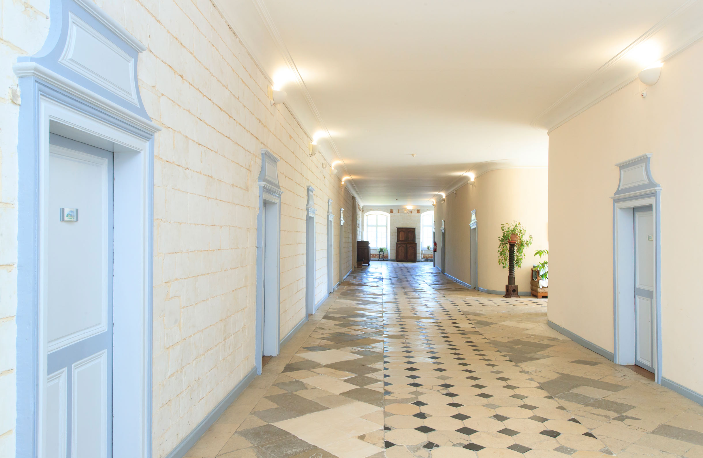 Le couloir pour accéder à votre suite à l'Abbaye de Valloires à Argoules
