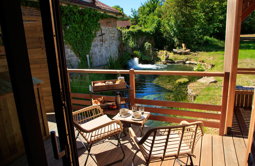 Votre terrasse sur l'eau au Moulin de Valérie à Frencq
