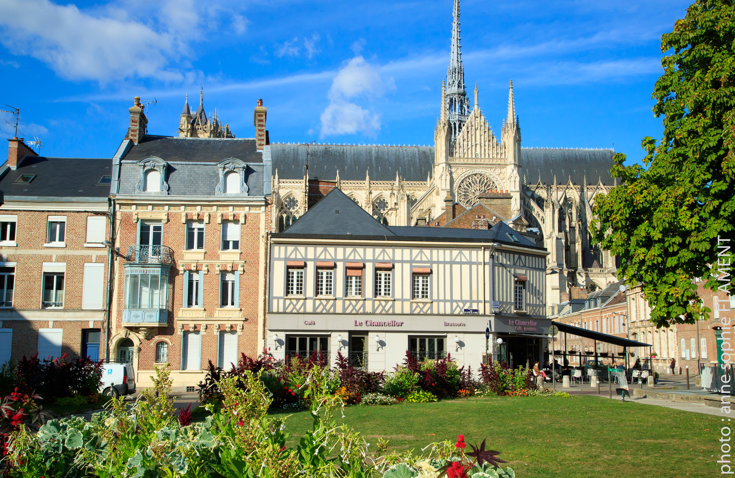 Amiens : le square Jules Bocquet et la Cathédrale Notre Dame