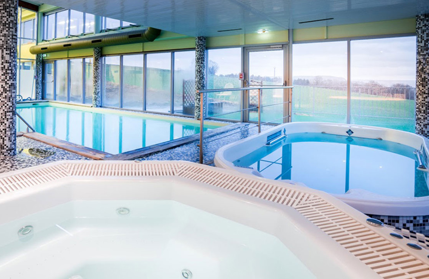 Spa et piscine de l'espace bien-être sensations - Hôtel Ile de France 